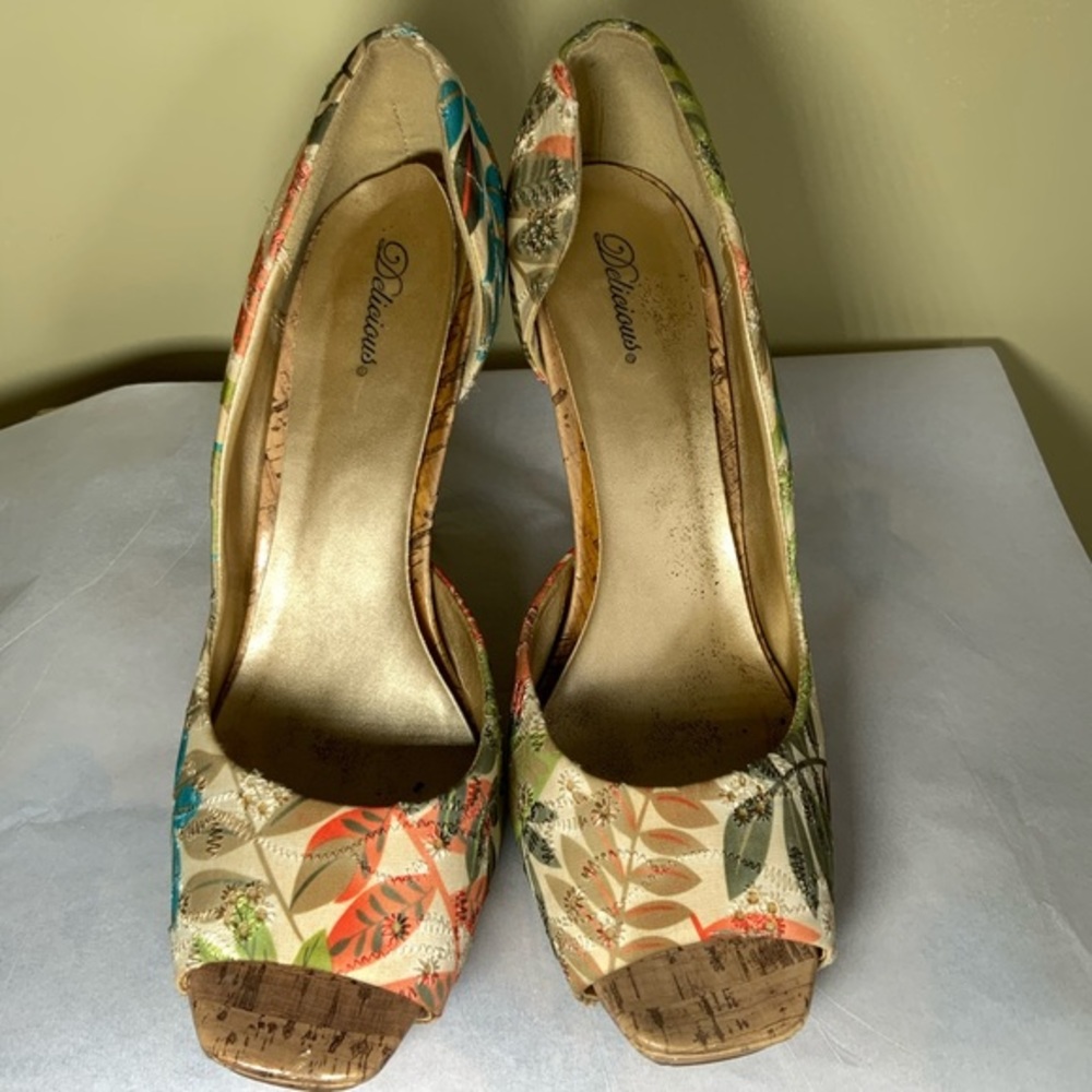 Delicious Floral Peep toe heels 9